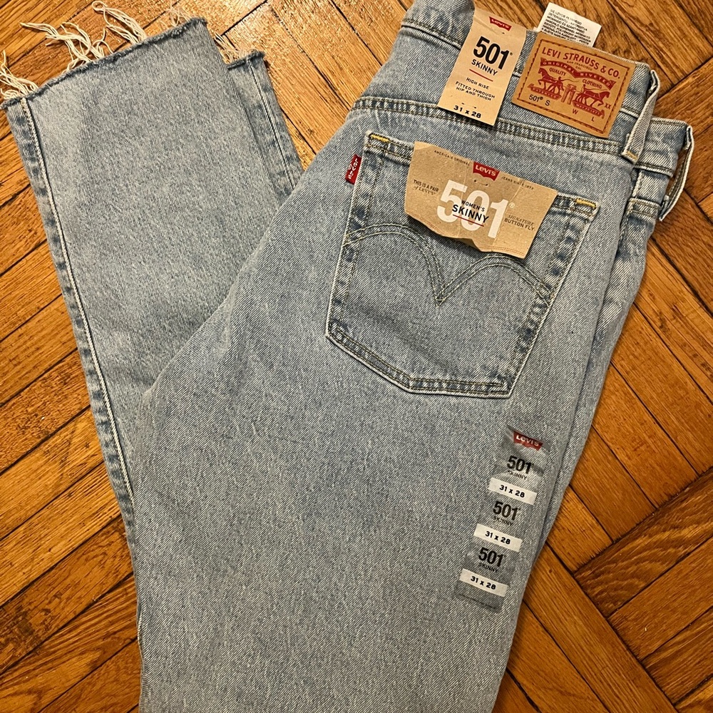 NWT Levi’s 501 Skinny Jeans